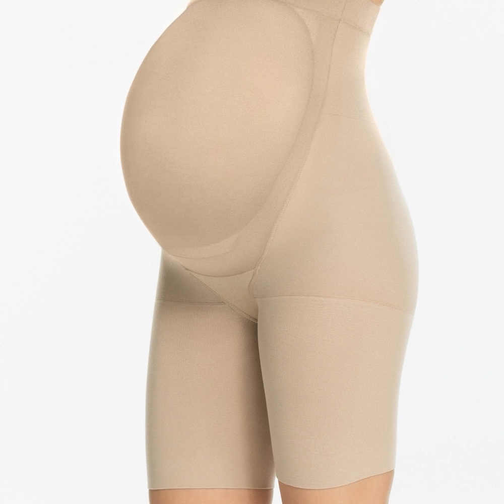 SPANX MAMA maternity short shapewear size B in the color Bare (nude)